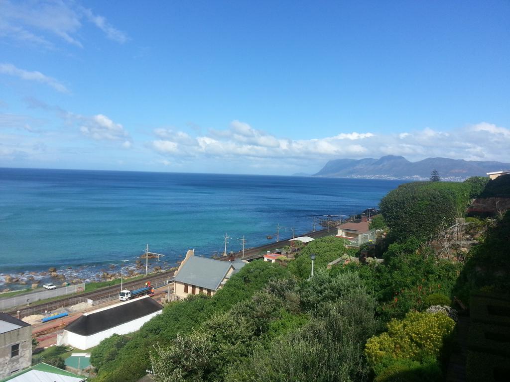 Seaview Apartment In Muizenberg Εξωτερικό φωτογραφία